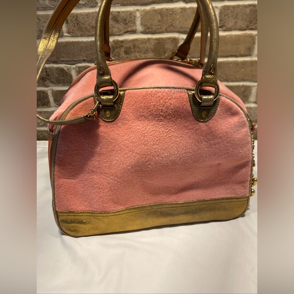 JUICY COUTURE Vtg Pink Velour Pet Carrier Gold Leather Base/Straps Metal Charms - Picture 5 of 12